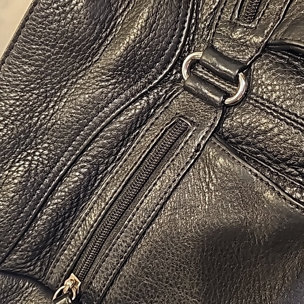Stone Mountain black leather shoulder bag adjustable strap excellent condition - Picture 2 of 13